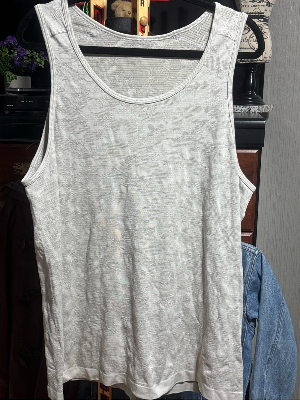 Lululemon Metal Vent Tech Light Grey Camo Seamless Workout Tank Top Size L